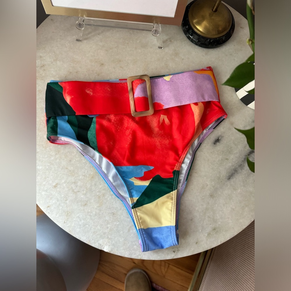 High rise bikini bottom with belt